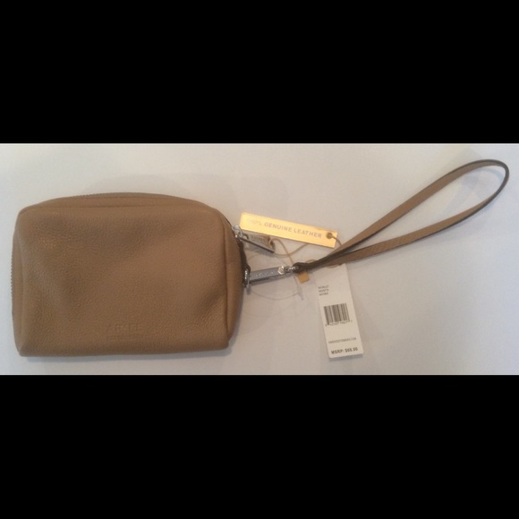 Aimee Kestenberg Handbags - NWT Aimee Kestenberg Ina Wristlet
